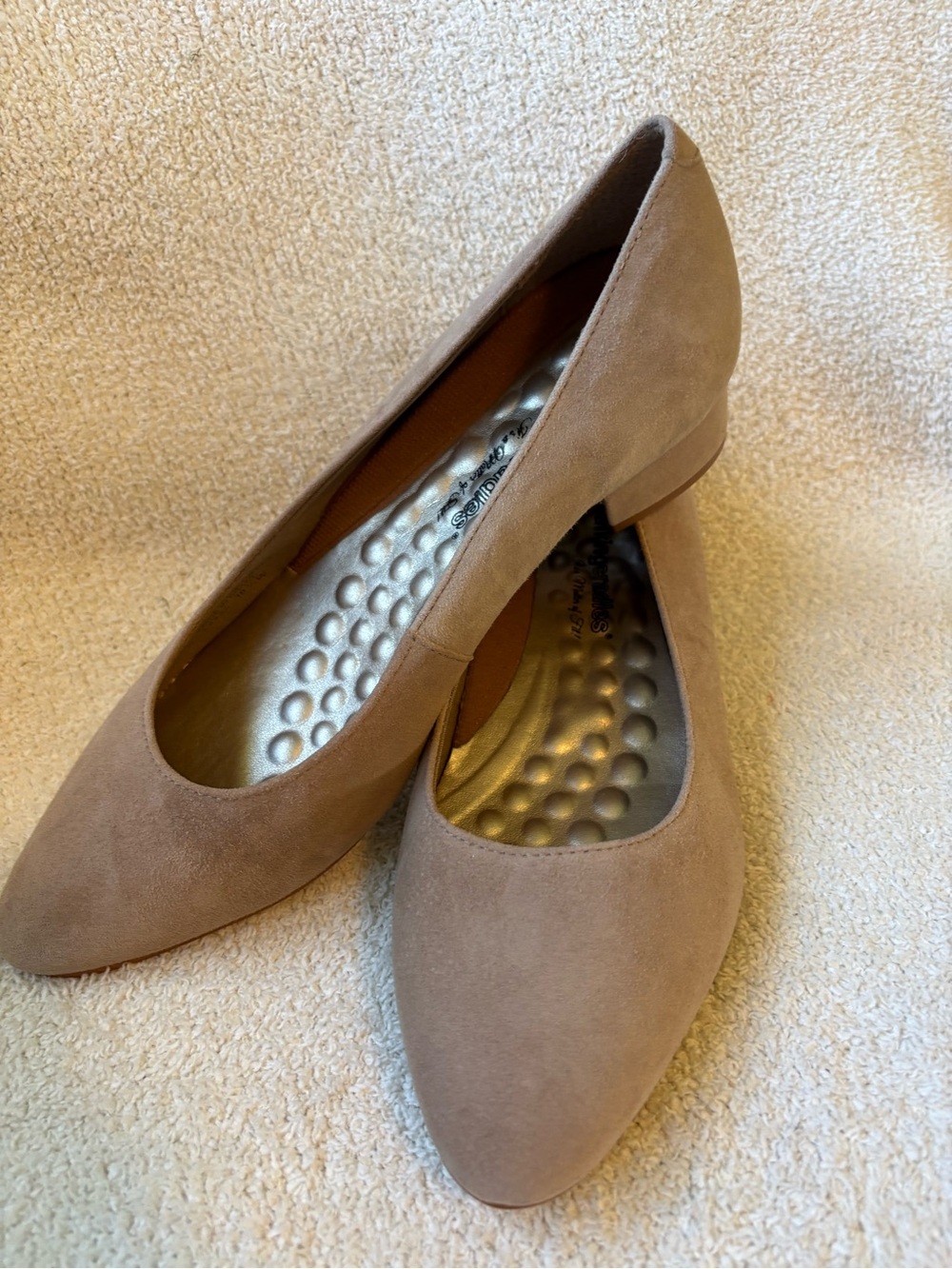 Like New Walking Cradles Tan Suede Leather Block Heels Size 10.5 W